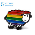 Muestra gratis metal personalizado en forma de esmalte duro suave encantador pin de nube insignia al por mayor orgullo gay lgbt corazón bandera arco iris pin de solapa